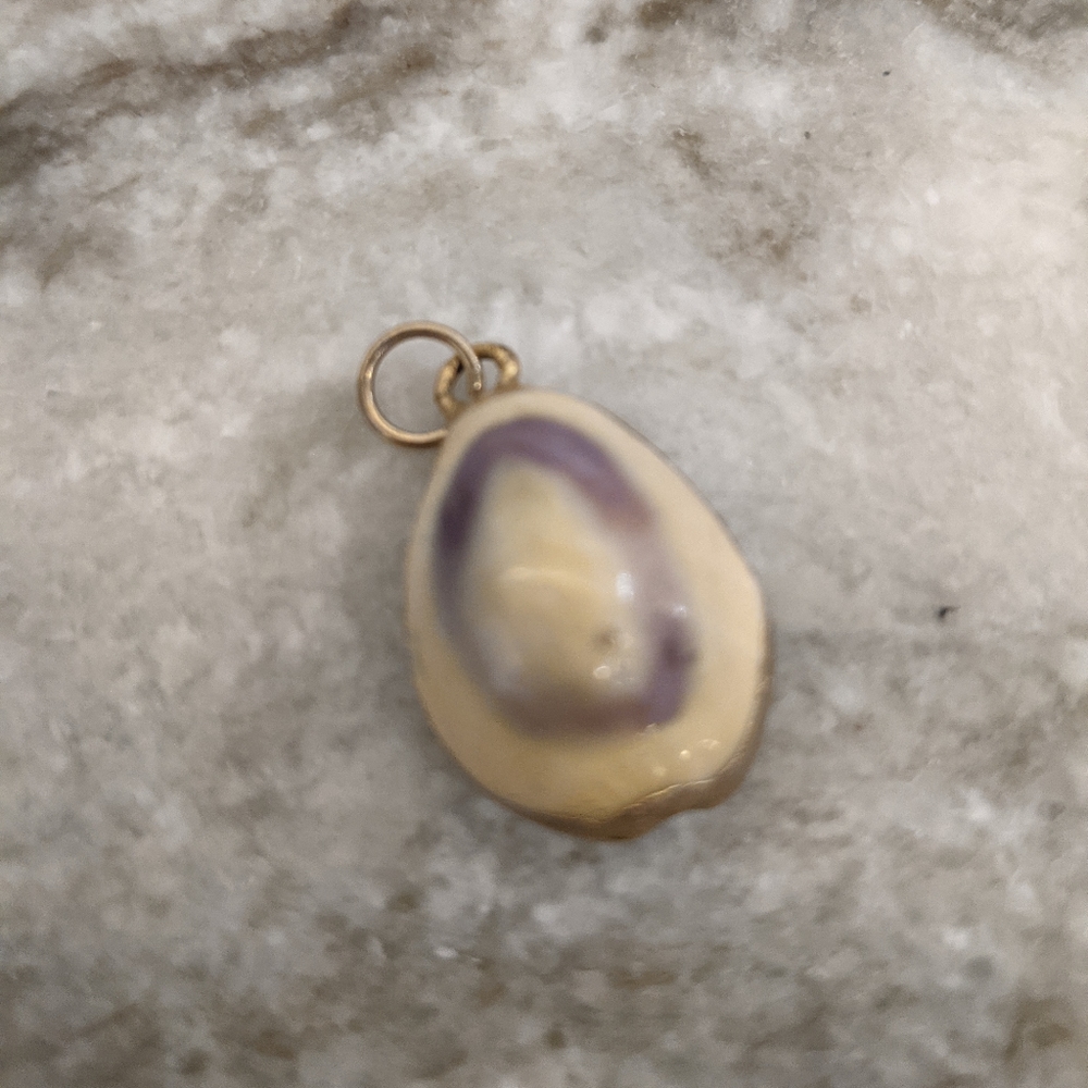 Seashell Necklace Charm 1" NWOT - Picture 2 of 4
